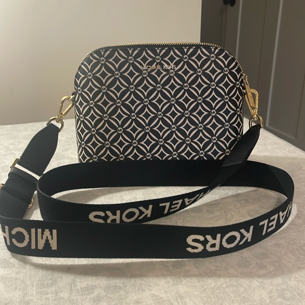 Micheal Kors Crossbody